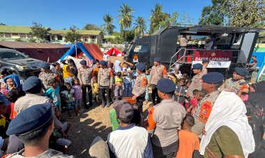 Pulihkan-Semangat-Pengungsi,-Brimob-Gelar-Trauma-Healing-dan-Pelayanan-Kesehatan